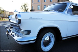 Rent Cars and Buses: GAZ 21 White 2